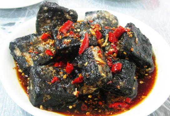 吃臭豆腐對(duì)人身體有害嗎?吃臭豆腐要注意什么?
