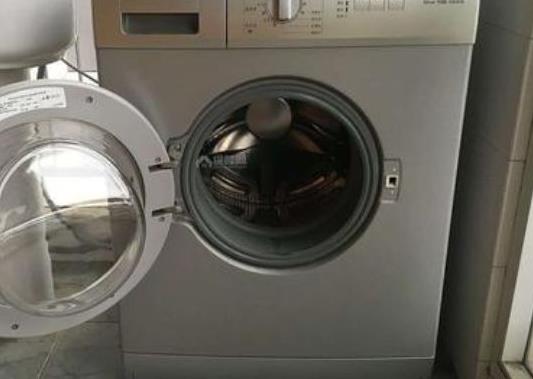 洗衣機(jī)洗衣服怎么判斷衣服洗干凈了沒(méi)?洗衣機(jī)自己會(huì)運(yùn)行是怎么回事