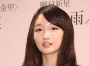 周冬雨個(gè)人資料，周冬雨照片，周冬雨富二代男友
