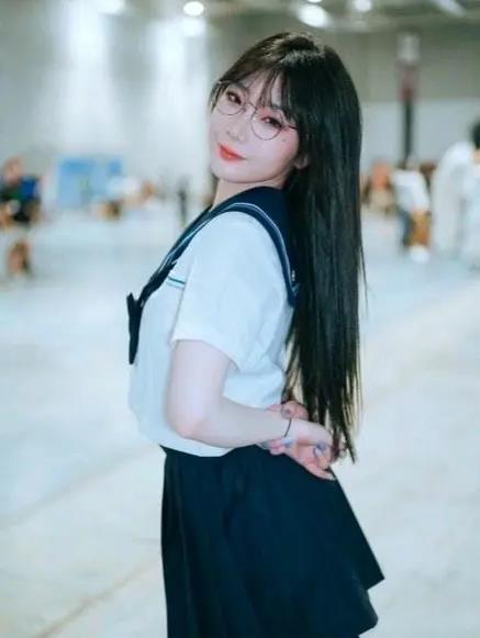 上海漫展“JK少女”本人正式發聲:“我不缺錢,我不是外圍女”