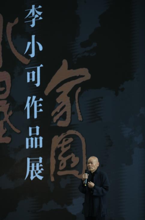 觀云白酒致敬藝術(shù)家李小可
