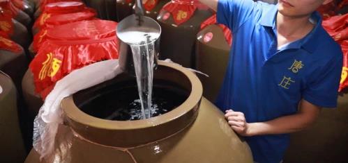 獨(dú)家揭秘!“會呼吸”的陶壇,升華唐莊酒醬香風(fēng)味