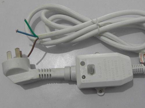 熱水器常開保溫并不費(fèi)電，熱水器插頭不宜頻繁的插拔