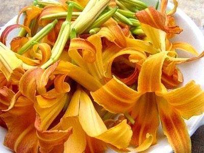 如何預(yù)防鮮黃花菜中毒？鮮黃花菜的制作方法，黃花菜的營養(yǎng)價值