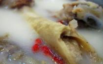 骨頭湯怎么熬更有營養？骨頭湯的食用禁忌