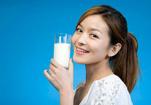 失眠的原因有哪些？有助睡眠的食物推薦