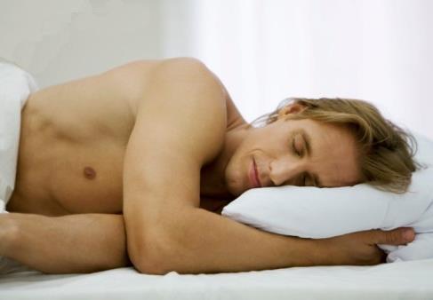 男人裸睡對身體好嗎？男人睡眠不好怎么辦