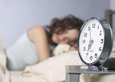 經常熬夜的人吃什么好？熬夜喝什么湯好？熬夜黑眼圈怎么消除