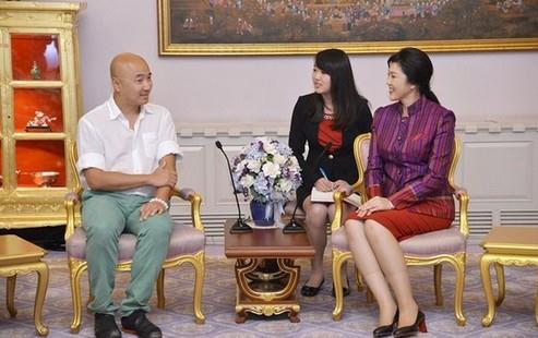 徐崢見(jiàn)泰總理英拉著裝被批不重禮儀，指其挽袖敞胸有損中國(guó)人國(guó)際形象