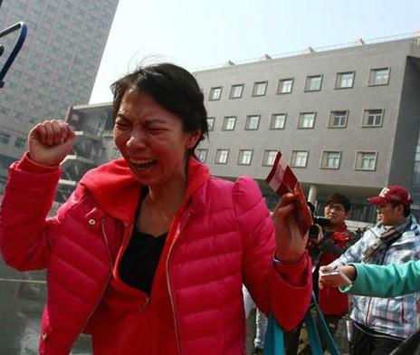 北影哭泣姐落榜大哭撒潑打滾圖走紅，網友調侃“哭這么丑怎么演瓊瑤戲”