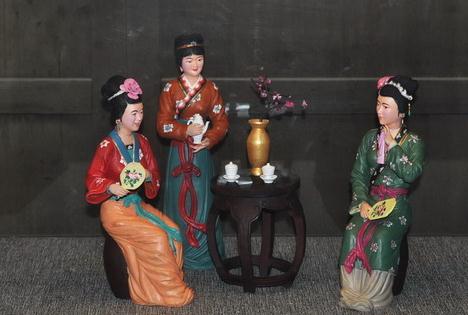 金瓶梅品茗閑話，臺兒莊古城景區建武松殺嫂祭兄雕塑，潘金蓮胸部竟全裸惹爭議