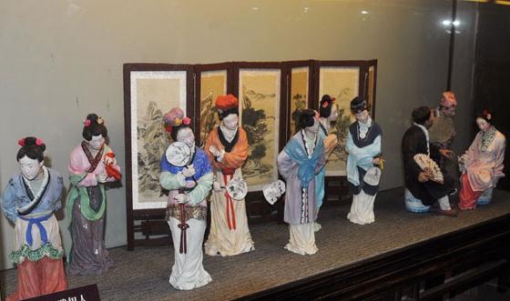 吳神仙貴賤相人，臺兒莊古城景區建武松殺嫂祭兄雕塑，潘金蓮胸部竟全裸惹爭議