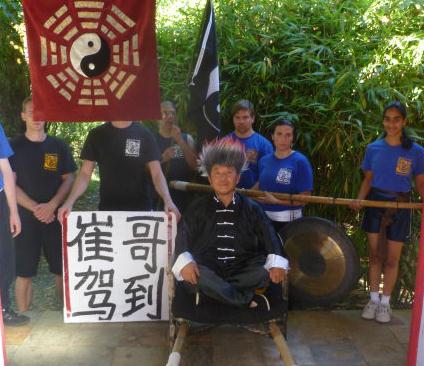 老外網(wǎng)上吐槽娶中國(guó)太太的下場(chǎng)，北美崔哥采訪走紅，崔哥駕到
