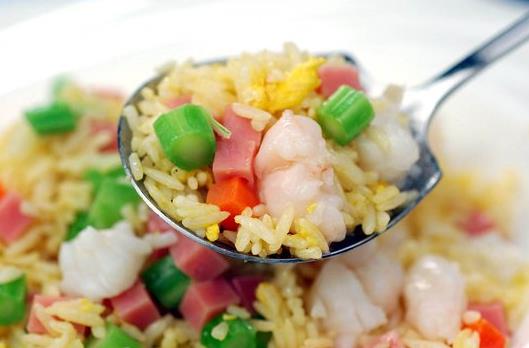 剩米飯?jiān)鯓幼霾藕贸裕渴Ｃ罪堅(jiān)趺闯愿鼱I養(yǎng)
