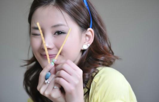 如何讓直發(fā)馬尾顯得彈性自然？