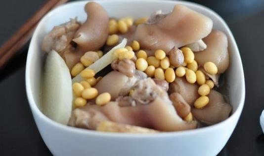 營養滋補湯食譜：五福臨門煲的做法