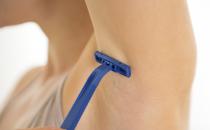 女性刮腋毛會導(dǎo)致乳腺癌？