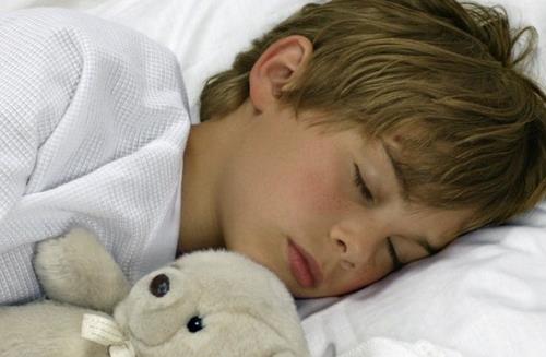 青少年睡眠少6小時增肥胖風險