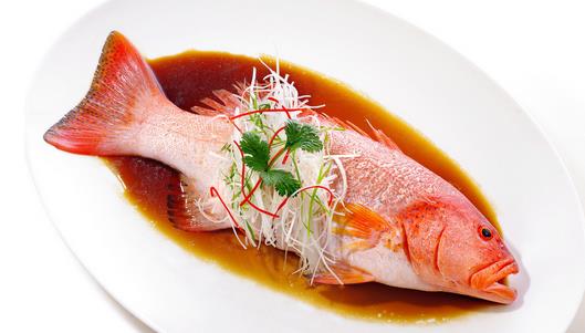 制作清蒸魚(yú)加點(diǎn)蔥會(huì)熟得更快