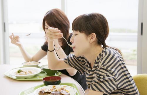 白領(lǐng)晚餐不宜吃紅薯 養(yǎng)生保健一日三餐怎么吃？