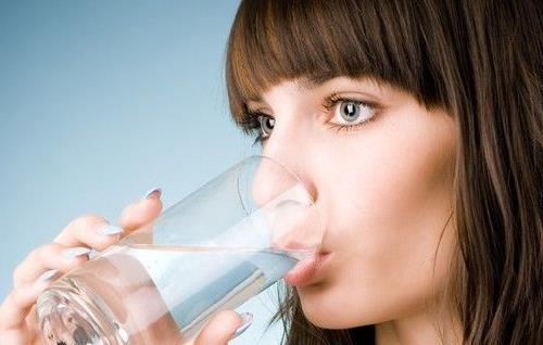 上班族怎么健康喝水 飲水機的千滾水能喝嗎？