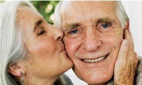 愛美老人如何“吃去”老年斑？