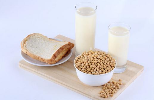 女性長期喝豆?jié){易得乳腺癌嗎？