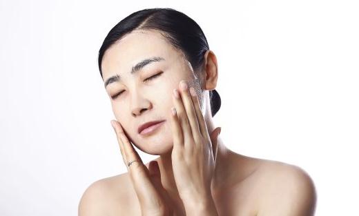 秋季護(hù)膚補水的誤區(qū)