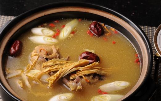 煮雞湯的小竅門(mén) 煮出香濃美味又有營(yíng)養(yǎng)的雞湯