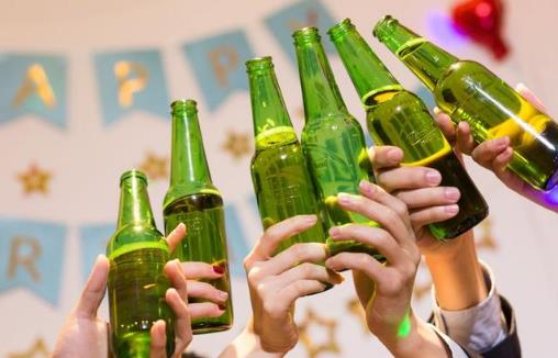 喝酒者，酒后少做4件事！喝酒時(shí)做到“3多、3少”，減少酒
