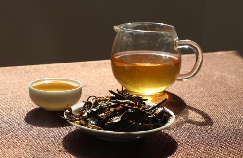 紅茶、綠茶到底喝哪種茶最養(yǎng)胃？天天喝茶水，你未必喝對