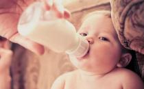 母乳喂養的誤區揭秘 產后增加母乳食物很重要