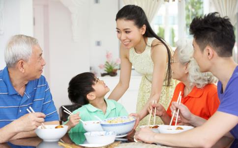 飯后堅(jiān)持6種習(xí)慣，無論男女，長壽不會(huì)相負(fù)