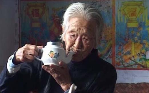 被老年人忽視的衛生習慣 子女跟老人溝通講究技巧