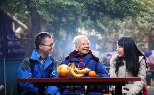 老年人出現(xiàn)日落綜合征 兒女要盡可能陪伴減少獨(dú)處