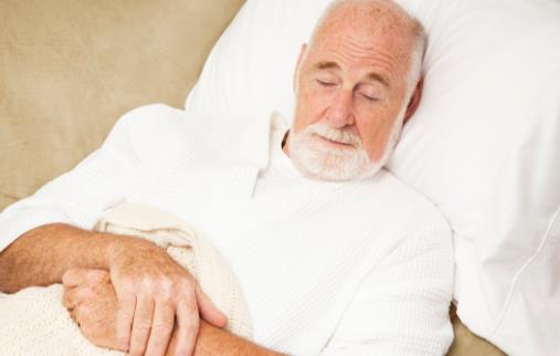 提高老人睡眠質量 睡覺前有八件事是必須做