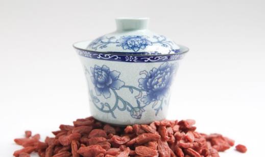 枸杞泡水能補(bǔ)氣補(bǔ)血延緩衰老 枸杞泡水喝的注意事項