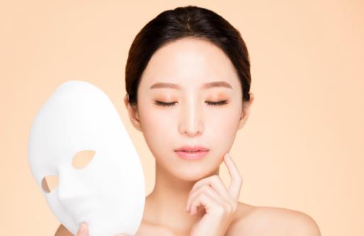 黑面膜、白面膜不重要！醫師教你看成分挑對面膜