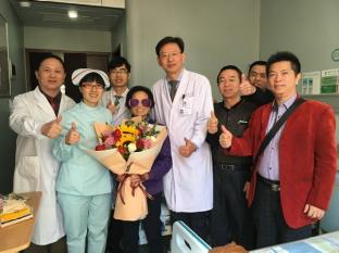 廣州復(fù)大腫瘤醫(yī)院文衛(wèi)鋒：家屬給醫(yī)生送紅包如何處理？