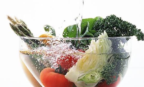 浸泡蔬菜可能會讓菜越泡越臟 正確地去除蔬果農殘妙招