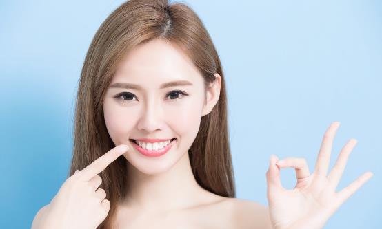 甜蜜嫩唇大作戰 懶人唇部保濕給你水嫩雙唇