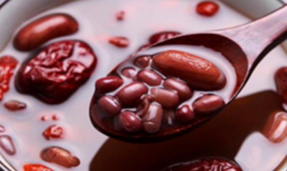 女性容易氣血不足手腳冰冷 推薦八種補(bǔ)氣血的食譜來(lái)調(diào)理