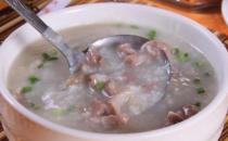 早餐不建議吃哪些食物，不吃早餐的危害：低血糖、胃炎、胃潰瘍