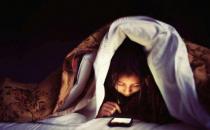 ?為什么手機(jī)是睡眠殺手？習(xí)慣性睡前玩手機(jī)、長期熬夜玩手機(jī)的危害