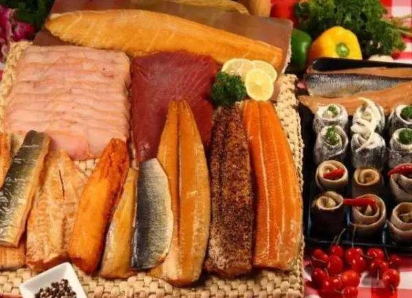 女人不想老太快，4類食物要少吃，3種美容抗衰老的食物可多吃